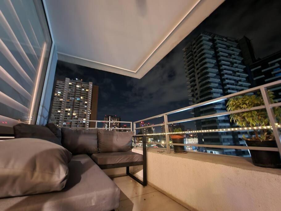 Apartamento Privada En Nuevo Depto Con Terraza Y Ac Por Metro Irarrazaval Santiago